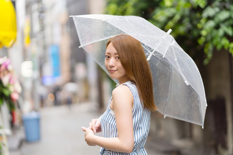 渋谷のハプニングバーに行く女性 イメージ